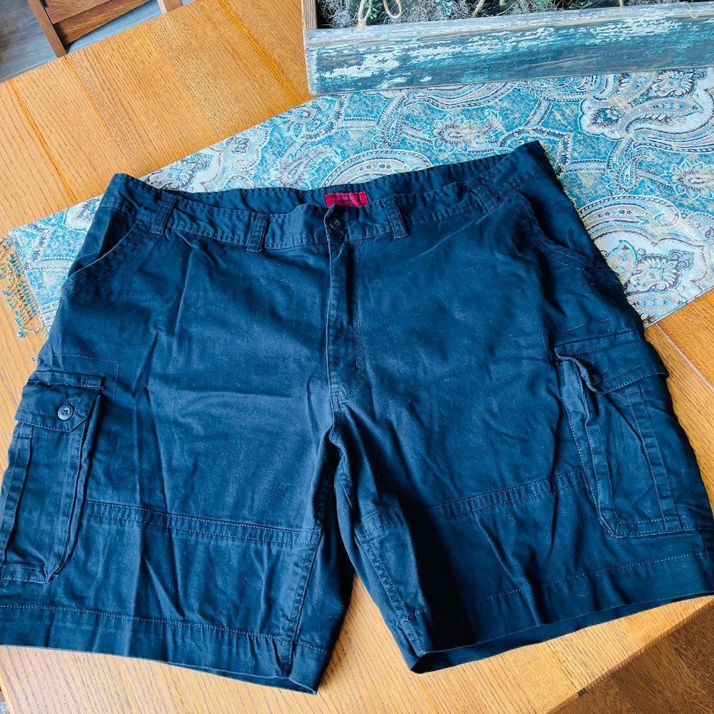Foundry black cargo shorts Big & Tall 50, 8" inseam, 13" rise EUC button